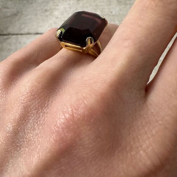Vintage Avon Smokey Violet Cocktail Ring - Picture 2 of 8